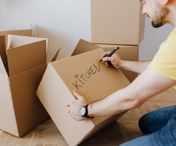 نقل الأثاث المنزلي مع الفك والتركيب